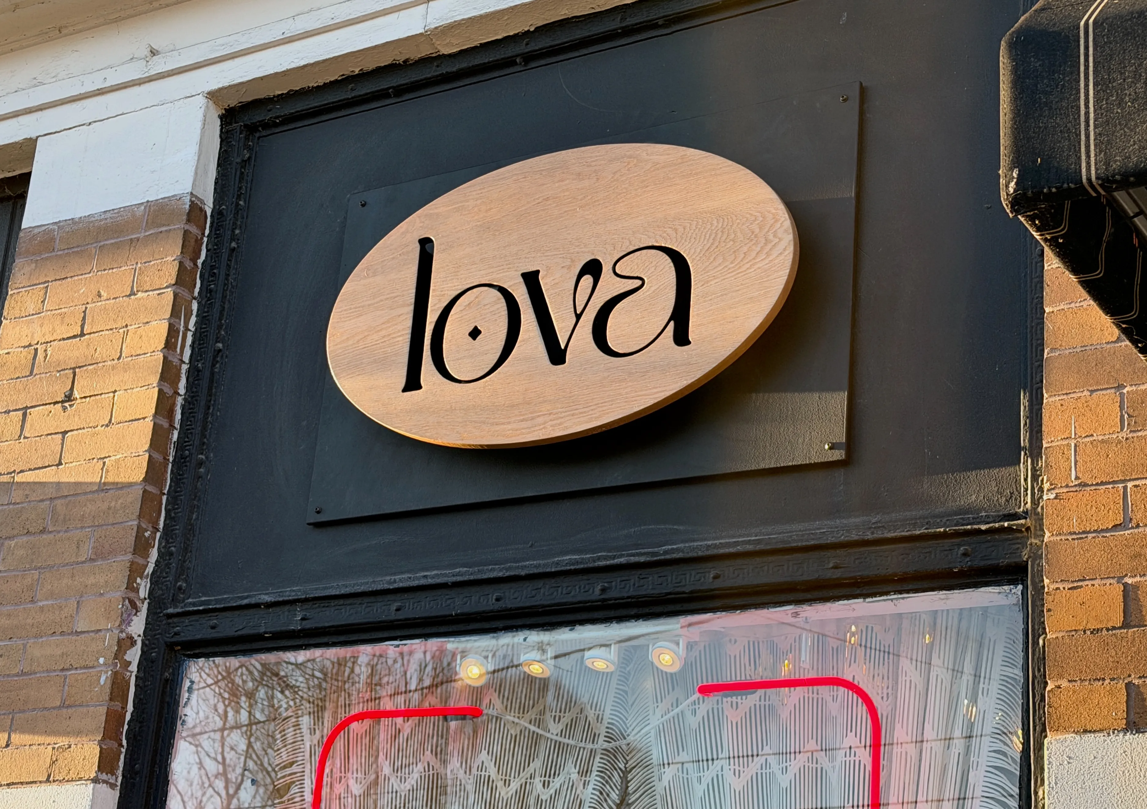 Lova Salon Sign