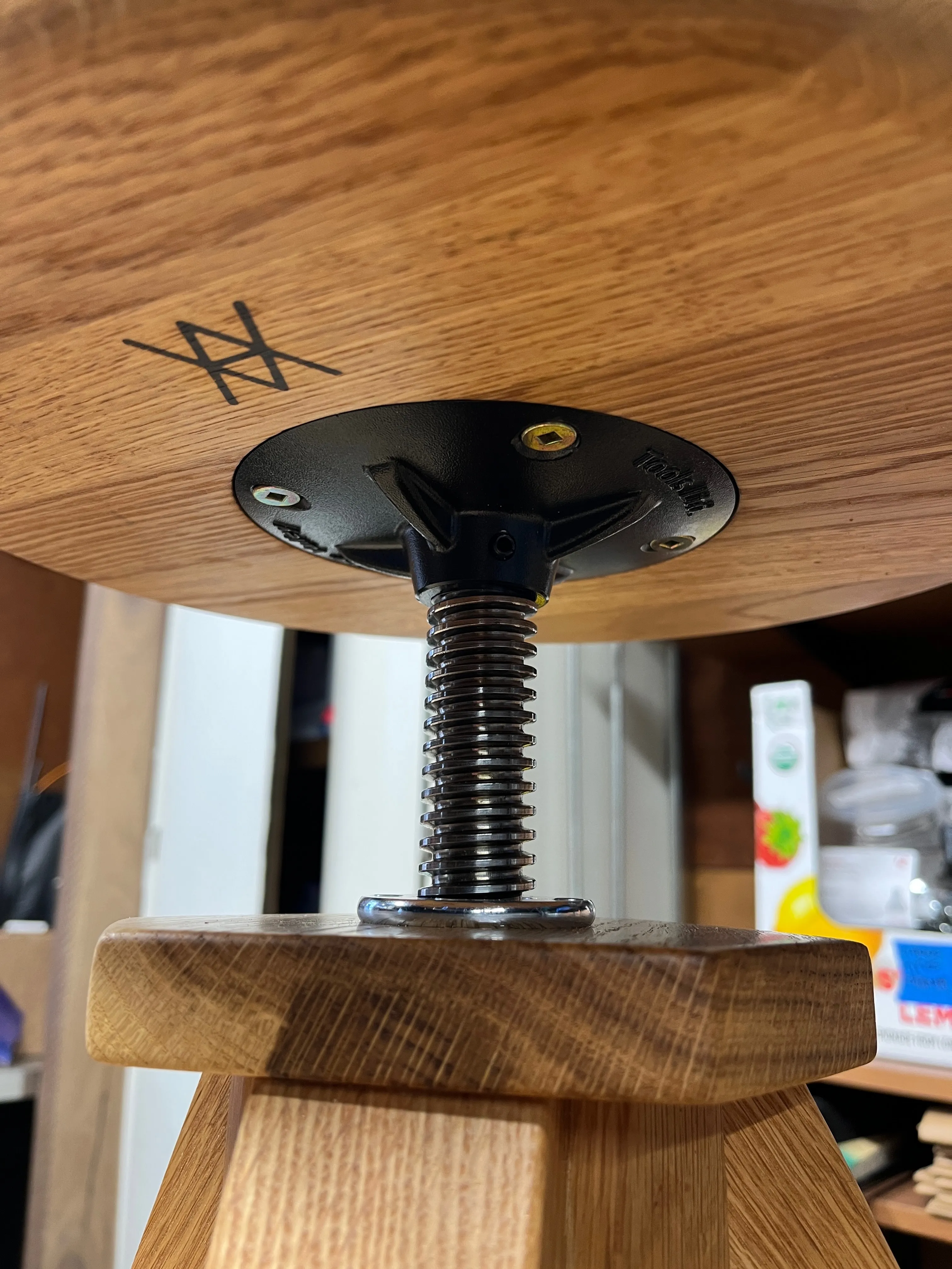 Piano screw adjustment mechanism- super smooth